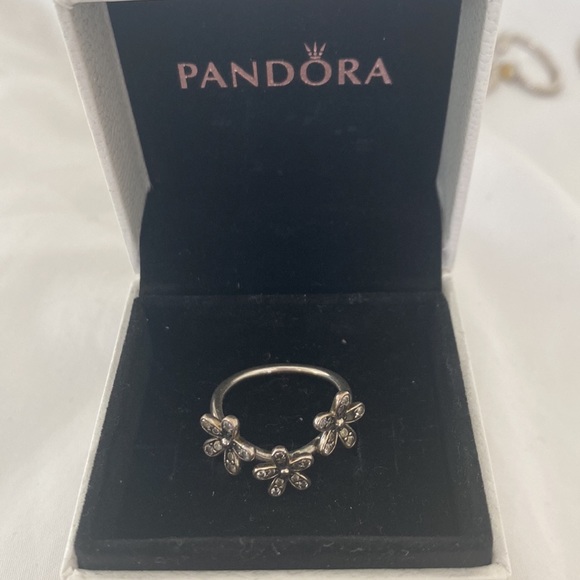 Pandora three connected daisies ring size 50 or 5 - Picture 2 of 3